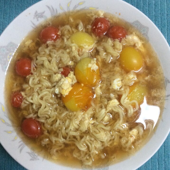 ミニトマトたっぷり♪卵とじラーメン